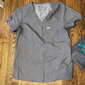 Grey small figs top